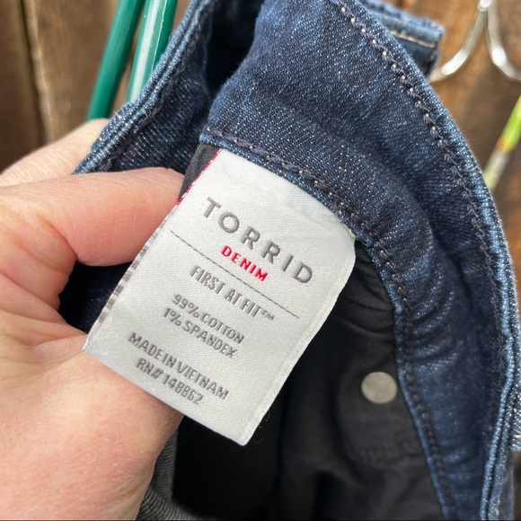 Torrid Premium Slim Boot Jeans Sz 26 Short - Picture 4 of 14